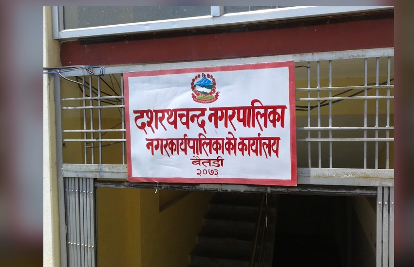 दशरथचन्द नगरप्रमुखसहित १८ जनामा कोरोना