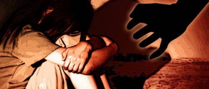 आफ्नै छोरीलाई बलात्कार गरेको आरोपमा बाबु पक्राउ