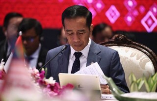 राष्ट्रपतिले लगाएर कोरोनाको खोप लगाउन शुरु