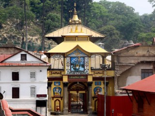 पशुपतिमा सुनको जलहरी लगाउने निर्णयविरुद्ध सर्वोच्चमा रिट