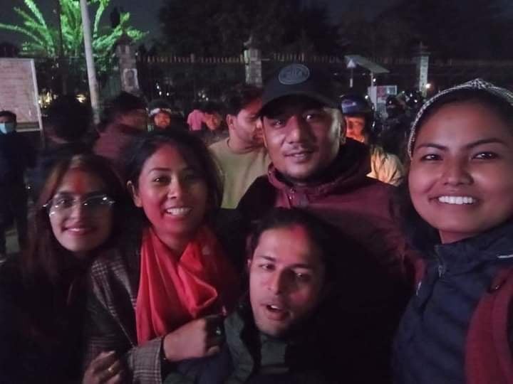 संसद पुनर्स्थापना पश्चात प्रचण्ड-माधव पक्षका कार्यकर्ताले मनाए खुशियाली 