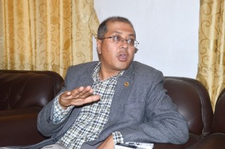 डा.राजन भट्टराईको प्रश्न– उहाँहरु ४० प्रतिशत पुर्‍याउन एमालेमा आउनुभएको हो ?