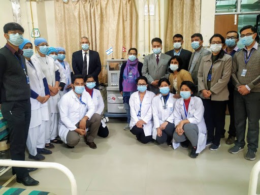 इजरायलबाट पाटन अस्पताललाई स्वास्थ्योपकरण हस्तान्तरण
