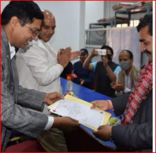 प्रदेश प्रमुख झाद्वारा ३२ आँँै पटक रक्तदान