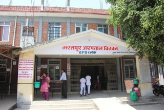 कोरोना सङ्क्रमितलाई भरतपुर अस्पतालको हटलाइन सेवा