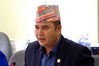 निवर्तमान सांसद रावलको पहलमा ४ पालिकालाई स्वास्थ्य सामग्री प्रदान