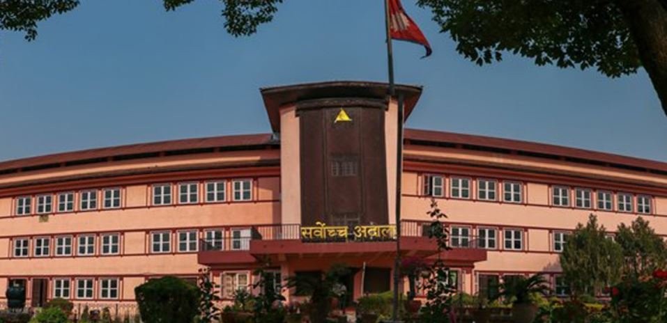 कसरी यस्तो हालतमा पुग्यो न्यायालय