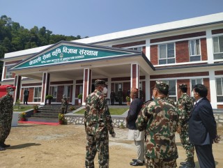 शिक्षामन्त्रीद्धारा सेनाको व्यावसायिक तालिम केन्द्र निरीक्षण