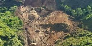 पहिरोसहितको बाढीले आठ परिवार विस्थापित