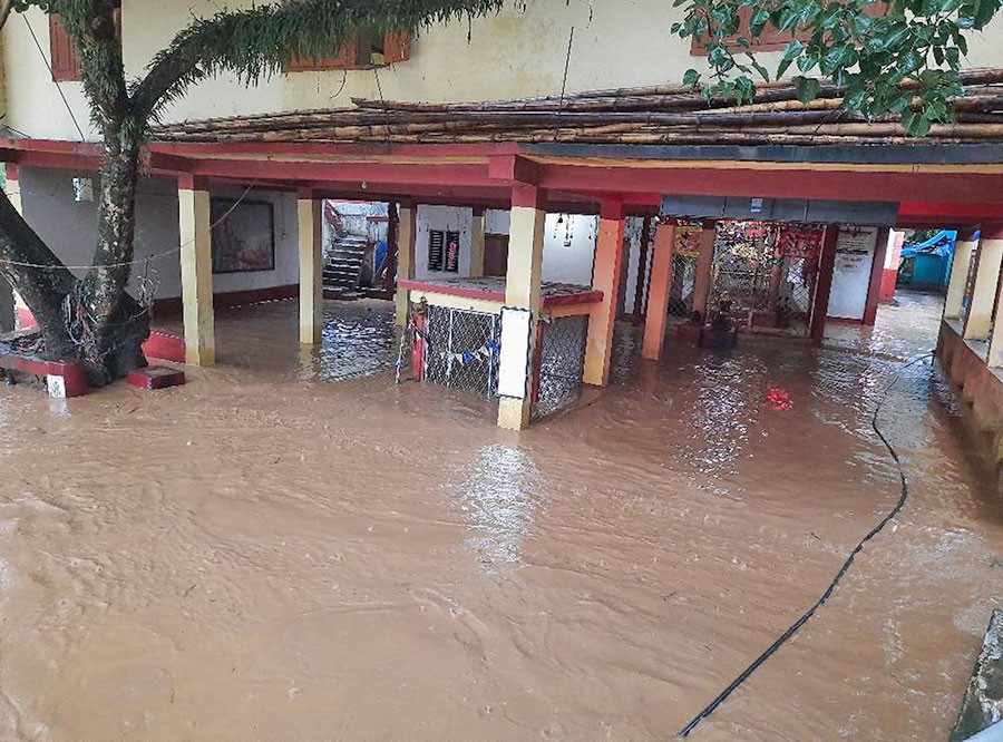 पर्वतको सेतीवेणी बजार डुबानमा, १० घर विस्थापित