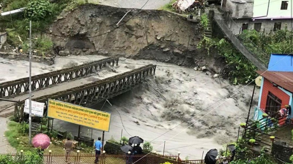 पहिरोले २९ घर विस्थापित  