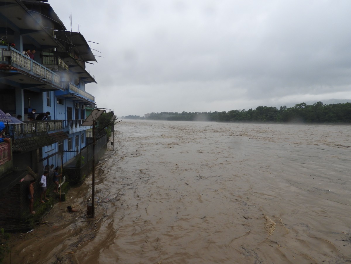 बाढीले बनायो अत्यास, नारायणी नदी इतिहासकै उच्च विन्दुमा