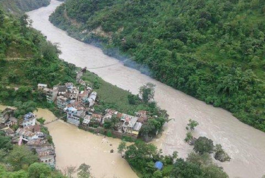 सेती नदीले खतराको सतह पार गर्यो