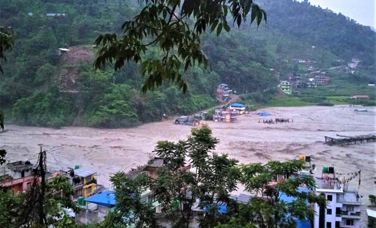 मेलम्ची नपा–१ का जनप्रतिनिधिद्वारा एक महिनाको पारिश्रमिक राहतकोषमा जम्मा