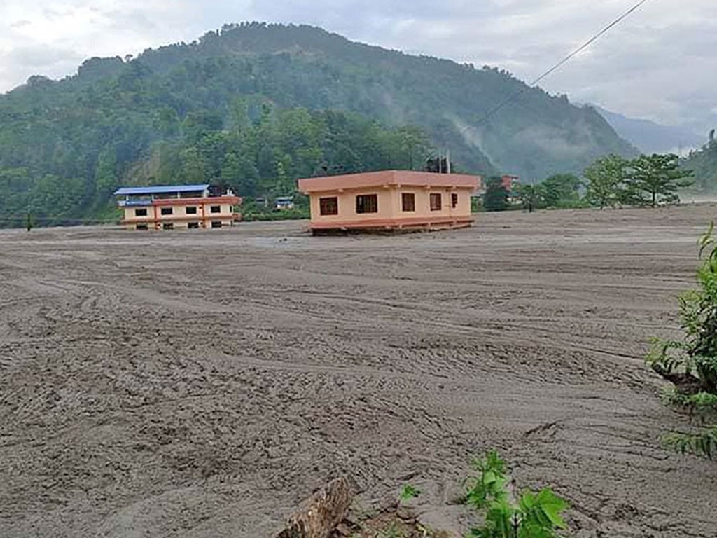 कालो बादल मडारिन थालेपछि.....