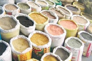 कोरोनाले छाक टार्न मुस्किल परिवारलाई खाद्यान्न