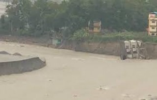 बाढीले मेलम्चीमा एक घर बगायो