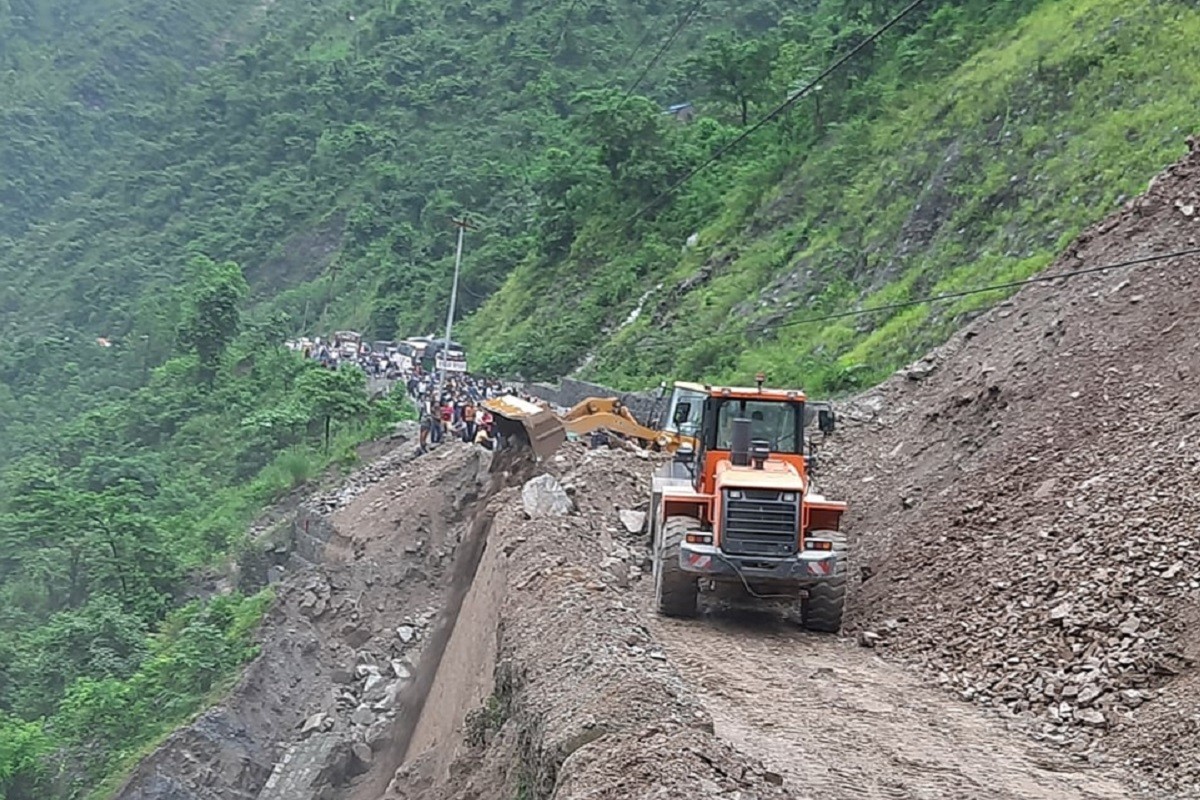 नारायणगढ–मुग्लिन सडकमा तीन दिन देखि पहिरै पहिरा