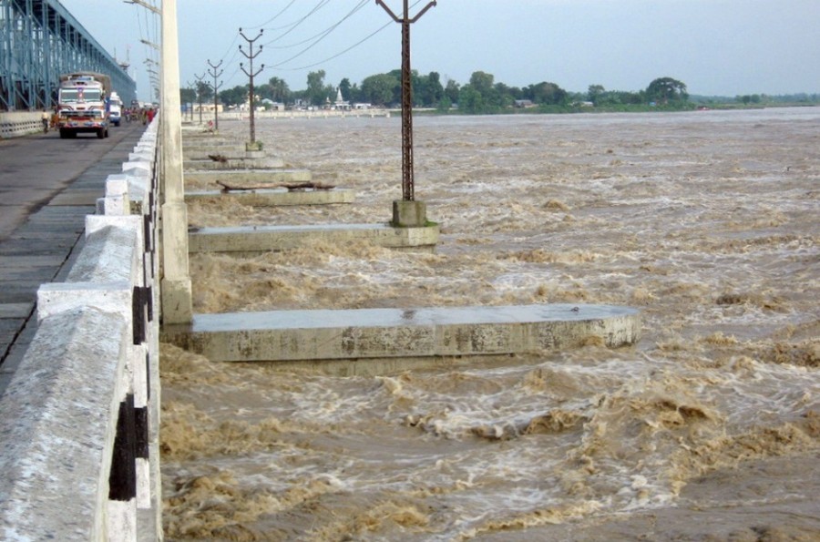कोशीमा पानीको बहाव बढ्दै, सप्तरीका ५ सय घर डुबानमा