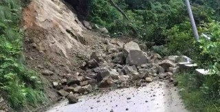 कोशी राजमार्ग, माम्लिङ–पिलुवा खोला सडक अवरुद्ध