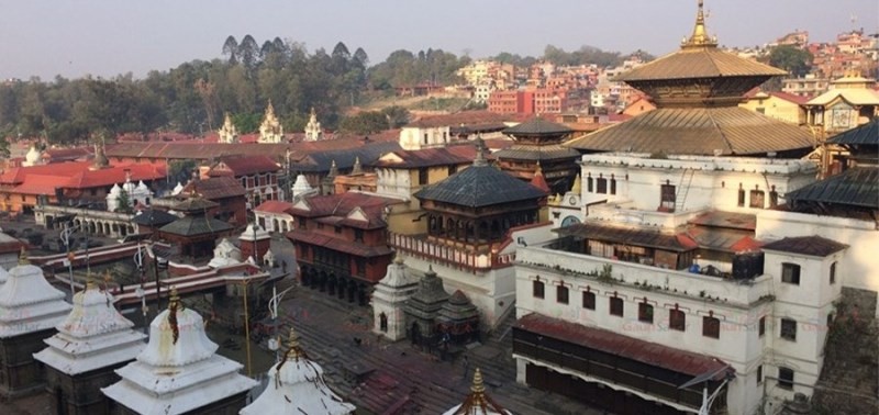 कोरोनाका कारण पशुपतिनाथ मूल मन्दिर श्रावण महिनामा पनि नखुल्ने, बाहिर भक्तजनको चहलपहल