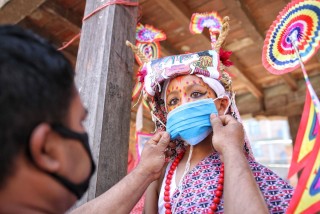 गाईजात्रा : काठमाडौँमा मास्क लगाएरै मनाइयो