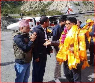 विदेशी पर्यटकले चार्टर्ड विमान ल्याएपछि सञ्चालनमा आयो मनाङको हुम्दे विमानस्थल