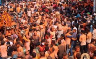 सिन्दुरले रङ्गियो मध्यपुरथिमि, हर्षोल्लासका साथ मनाए सुथःसिया जात्रा