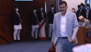 सार्वजनिक पदाधिकारीले हेटौँडा कपडा उद्योगको कपडा लगाउनुपर्ने