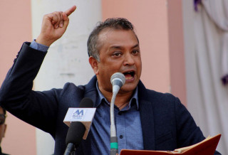 स्वास्थ्य बीमा निजी क्षेत्रलाई दिनै हुँदैन : गगन थापा