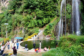 पर्यटक आकर्षणको केन्द्र बन्दै गाईघाट झरना