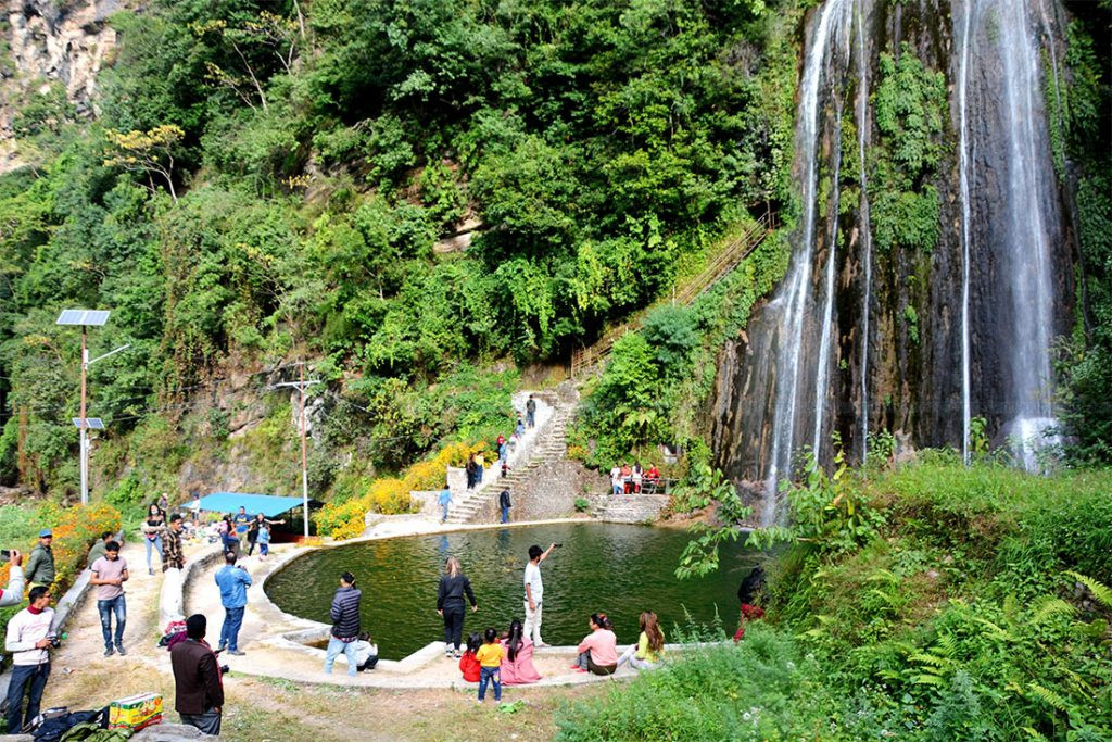 पर्यटक आकर्षणको केन्द्र बन्दै गाईघाट झरना