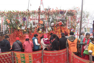 शक्तिपीठ एवं देवी मन्दिरमा भक्तजनको लर्को