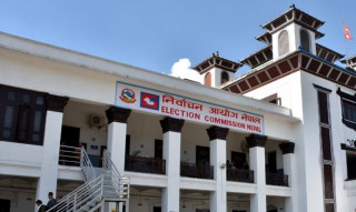 ‘घन्टी निर्वाचन चिह्नबाट स्वतन्त्र उम्मेदवार’ भनी प्रचार गरेको भन्दै आयोगले सोध्यो स्पष्टीकरण