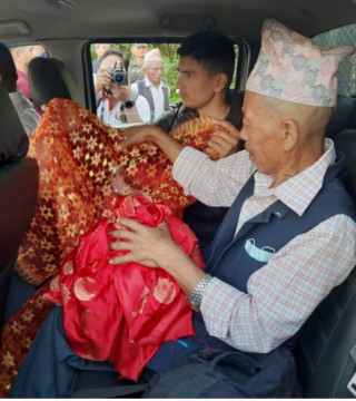गोरखा दरबारबाट हनुमानढोका पठाइयो फूलपाती 