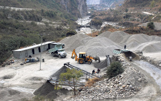 खानी खोजतलास गर्न ४३२ कम्पनीलाई अनुमतिपत्र