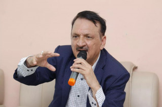 सेयर बजारमा नीतिगत र प्रणालीगत सुधार गर्न सरकार गम्भीर छ : अर्थमन्त्री