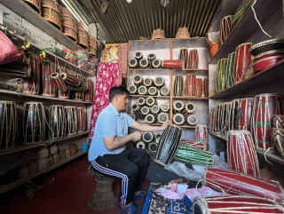 Madal business in crisis with the development of technology