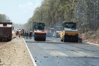 नारायणगढ–बुटवल सडकखण्ड : १८ किलोमिटर कालोपत्र
