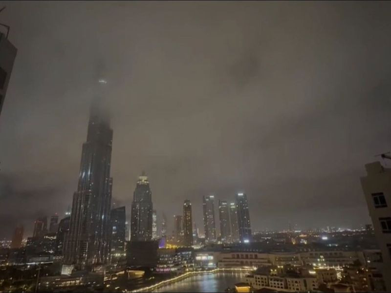 यूएईमा फेरि भीषण वर्षा, अत्यावश्यकबाहेक ड्राइभिङ्ग नगर्न सूचना