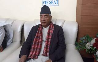 निर्वाचन छल्दै देउवा सुटुक्क सिंगापुर प्रस्थान