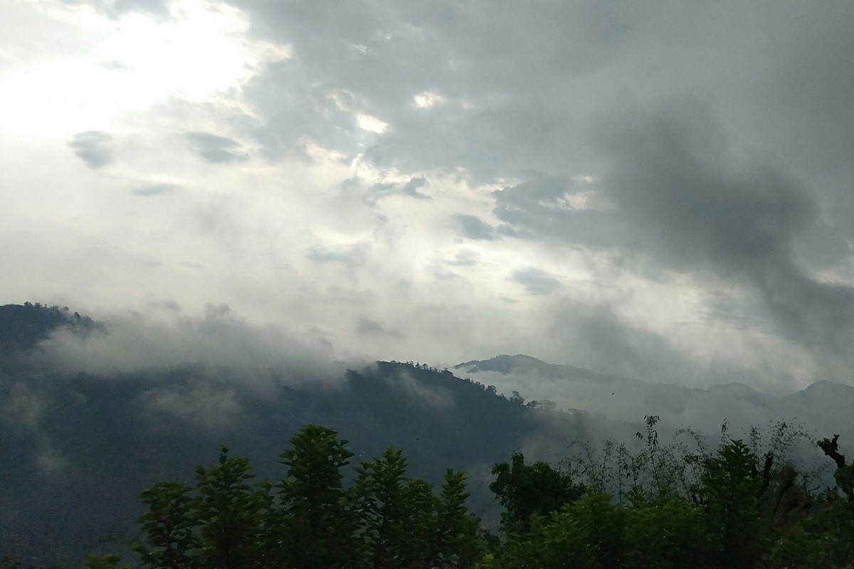 इलाममा भारी वर्षा, राति पश्चिममा मनसुन सक्रिय