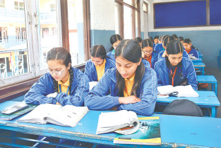 राजनीतिको भुङ्ग्रोमा सामुदायिक शिक्षा
