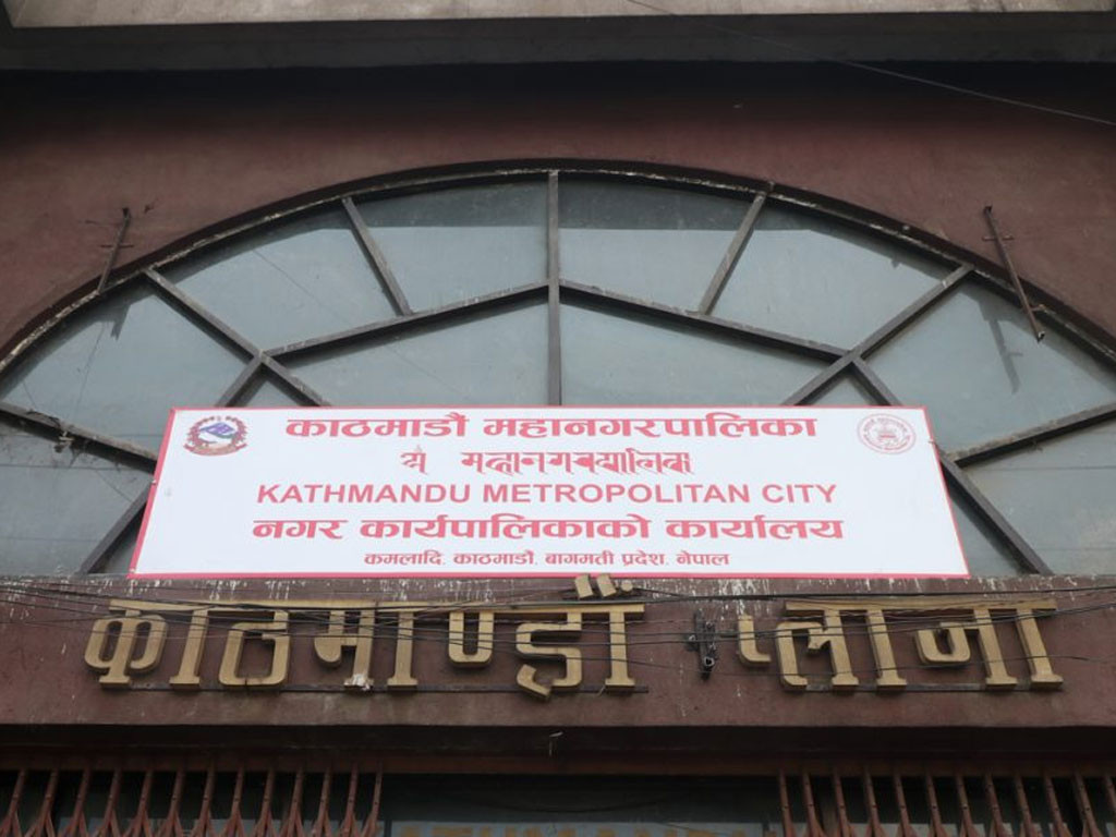 सडक दुर्घटना कम गर्न सडक संकेत राख्दै कामपा