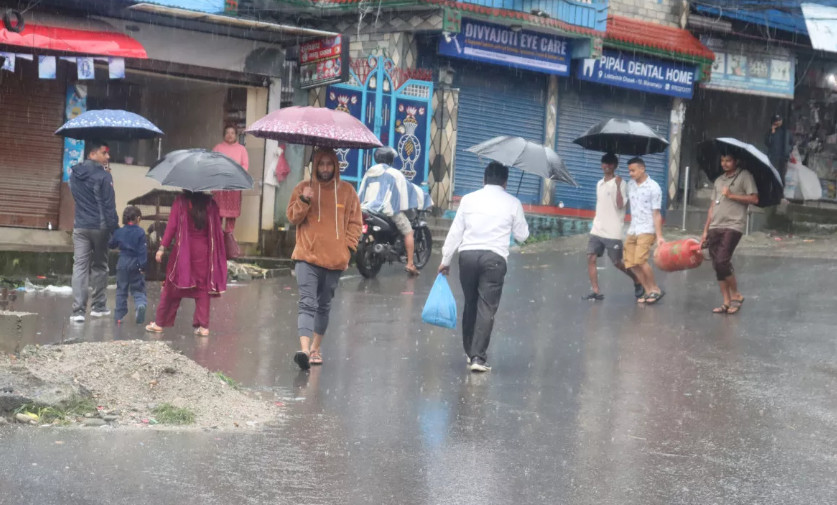 आज र भोलि यी क्षेत्रमा हुँदैछ भारी वर्षा 