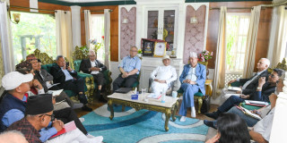 एमाले सचिवालय बैठक आज पनि बस्दै, ओलीको अडानले कार्यकर्ता विचलित 