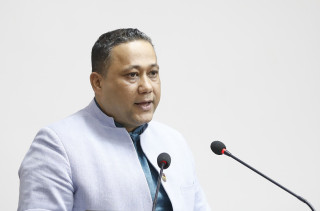 परराष्ट्रमन्त्री खनाल चीन प्रस्थान
