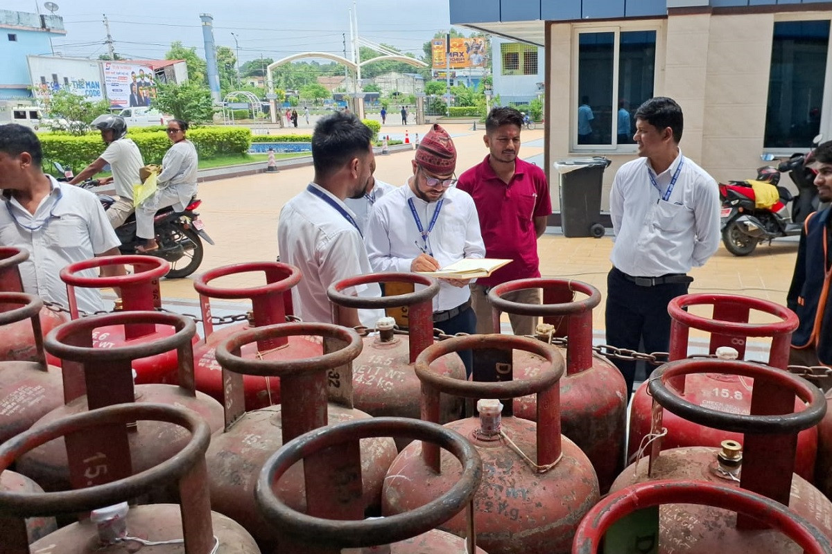 आवश्यकताभन्दा बढी ग्यास सिलिन्डर भण्डारण नगर्न उपभोक्तालाई आग्रह