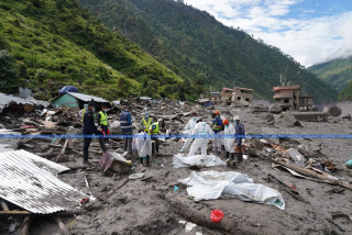 भोटेकोशी बाढी प्रभावित क्षेत्रमा ७,९९२ प्रहरी परिचालन, खोजी–उद्धार र राहतमा तीव्रता