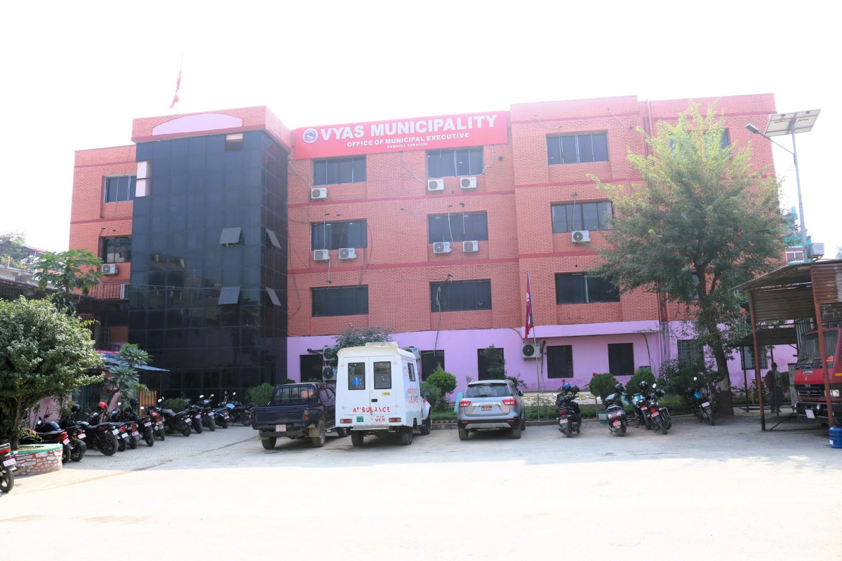 फोहर बेचेर व्यासले कमायो २७ लाख
